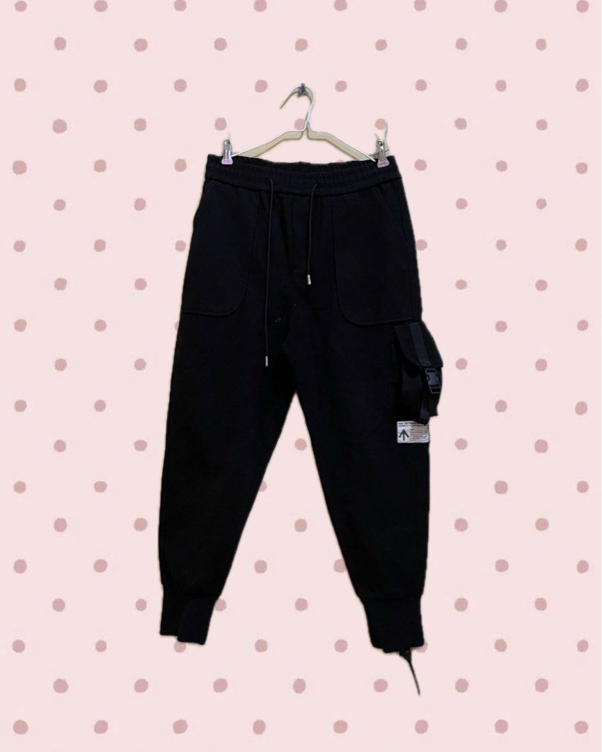 Black Utility Jogger Pants (Category: Joggers) located in Bacoor. Submitted by s4dee (Listing ID 1470623475, Image 1). Description: size: small - medium - utility pocket .