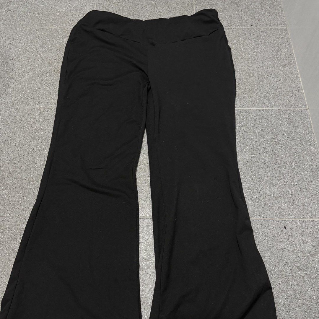 Black Wide Leg Sweatpants (Category: Other Bottoms) located in San Fernando. Submitted by louluntian (Listing ID 1470656824, Image 2). Description: 𝐂𝐨𝐧𝐝𝐢𝐭𝐢𝐨𝐧: Needs washing | No issues 𝐋𝐨𝐜𝐚𝐭𝐢𝐨𝐧: Pampanga 𝐌𝐎𝐏: GCASH Only 𝐂𝐨𝐮𝐫𝐢𝐞𝐫: Lalamove | J&T Express (Shipping fee c/o buyer) .