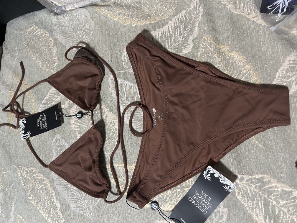 Blackbough triangle top in classic bottom/Brown-M (Category: Bikinis & Swimsuits) located in Iloilo. Submitted by tttkhk (Listing ID 1470691738, Image 2). Description: .
