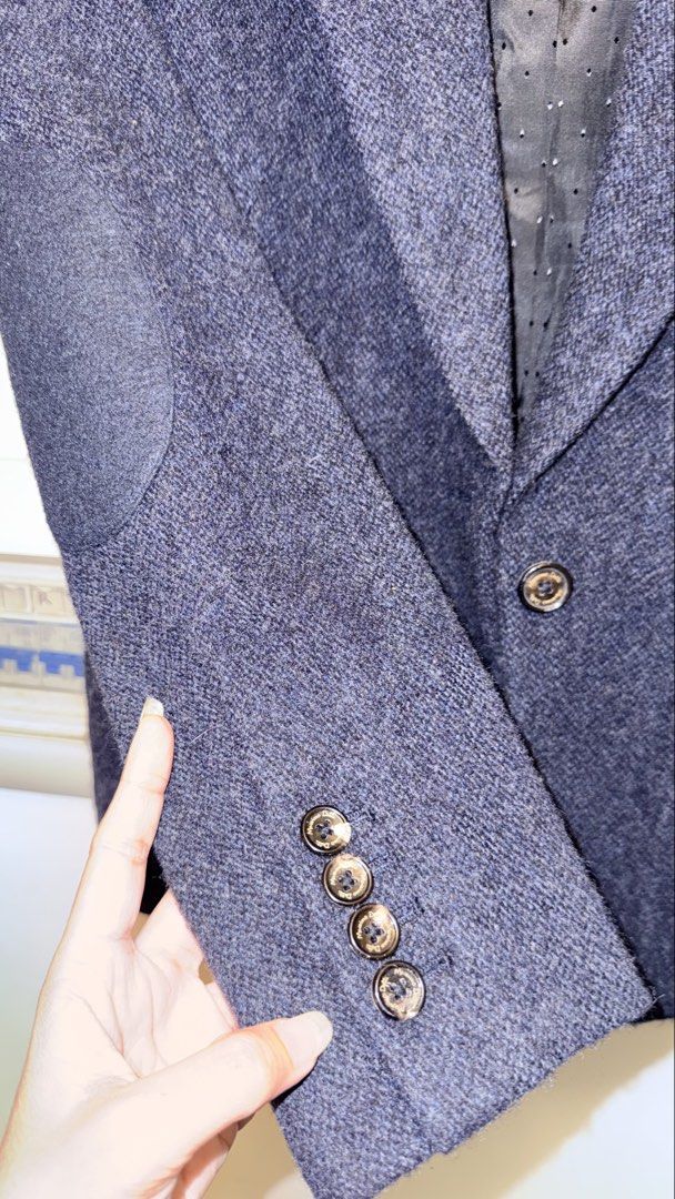 Blazer 100% wool with lining (Category: Coats, Jackets and Outerwear) located in Manila. Submitted by phatmom (Listing ID 1470681261, Image 2). Description: Navy blue .