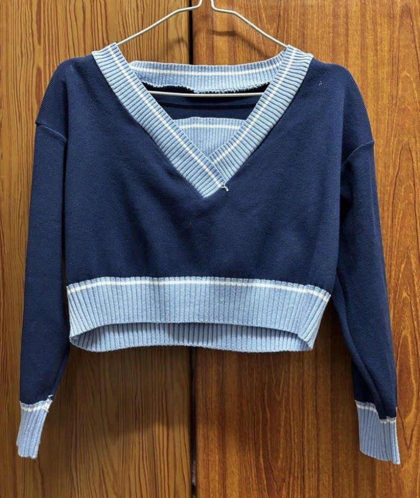 Blue Crop Top (Category: Longsleeves) located in Lumut. Submitted by misspetutunia (Listing ID 1470616632, Image 2). Description: .