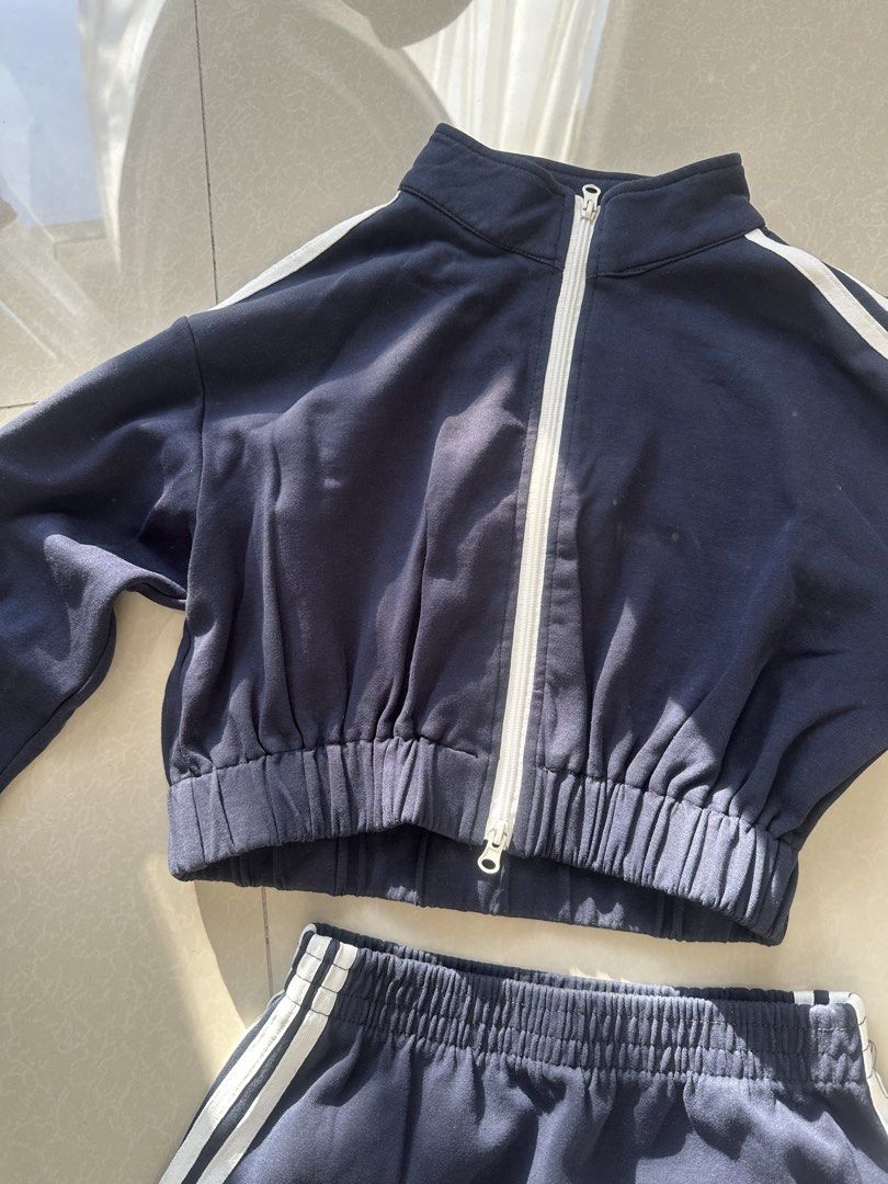 Blue set (Category: Sets or Coordinates) located in Quezon City. Submitted by byzeya (Listing ID 1470654651, Image 3). Description: ✨ Gently used and well cared for. ✨ Please manage expectations as this is a pre-loved item. 📌 Please note: • Actual color may vary slightly due to lighting. • Please check measurements before purchasing. • No return/refund once sold. 📩 DM to claim. First to pay gets the item.