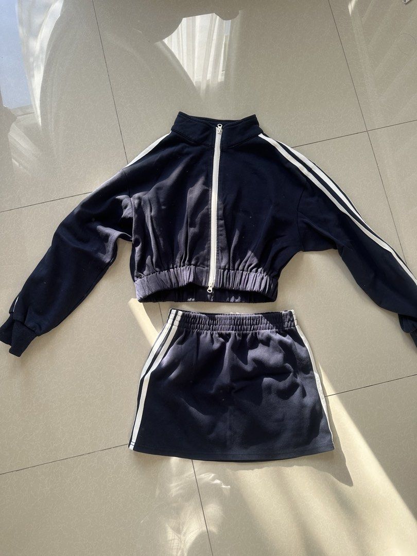 Blue set (Category: Sets or Coordinates) located in Quezon City. Submitted by byzeya (Listing ID 1470654651, Image 1). Description: ✨ Gently used and well cared for. ✨ Please manage expectations as this is a pre-loved item. 📌 Please note: • Actual color may vary slightly due to lighting. • Please check measurements before purchasing. • No return/refund once sold. 📩 DM to claim. First to pay gets the item.