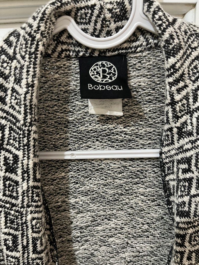 Bobeau Ivory Black Asymmetrical One Button Cardigan Flowy Size Large (Category: Coats, Jackets and Outerwear) located in San Pablo. Submitted by restoredchic (Listing ID 1470678664, Image 3). Description: Bobeau Asymmetrical Open Front / One-Button Draped Waterfall Cardigan featuring a distinctive black and white geometric patterned knit. It features a relaxed, flowy silhouette with long sleeves and a draped, cascading asymmetric hemline typical 
