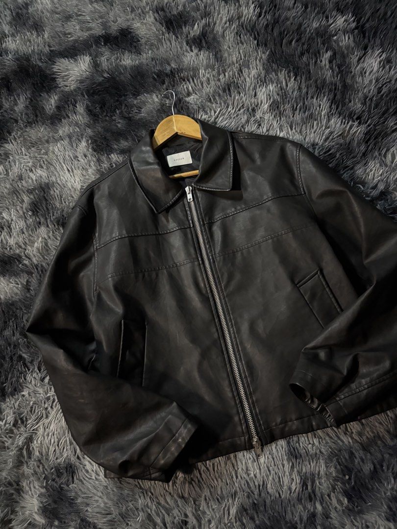 BOLLEN JACKET (Category: Activewear) located in Maran. Submitted by justdropin (Listing ID 1470672739, Image 3). Description: PIT 23.5 LABUH 25 PREFER M/L CONDITION 9/10 SOLID .