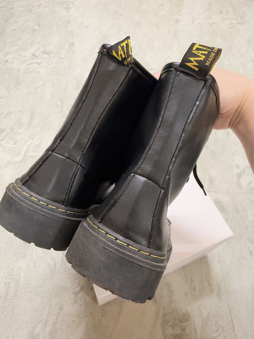 Boots (Category: Boots) located in Georgetown. Submitted by cheahwen (Listing ID 1470683044, Image 3). Description: Size 40 .