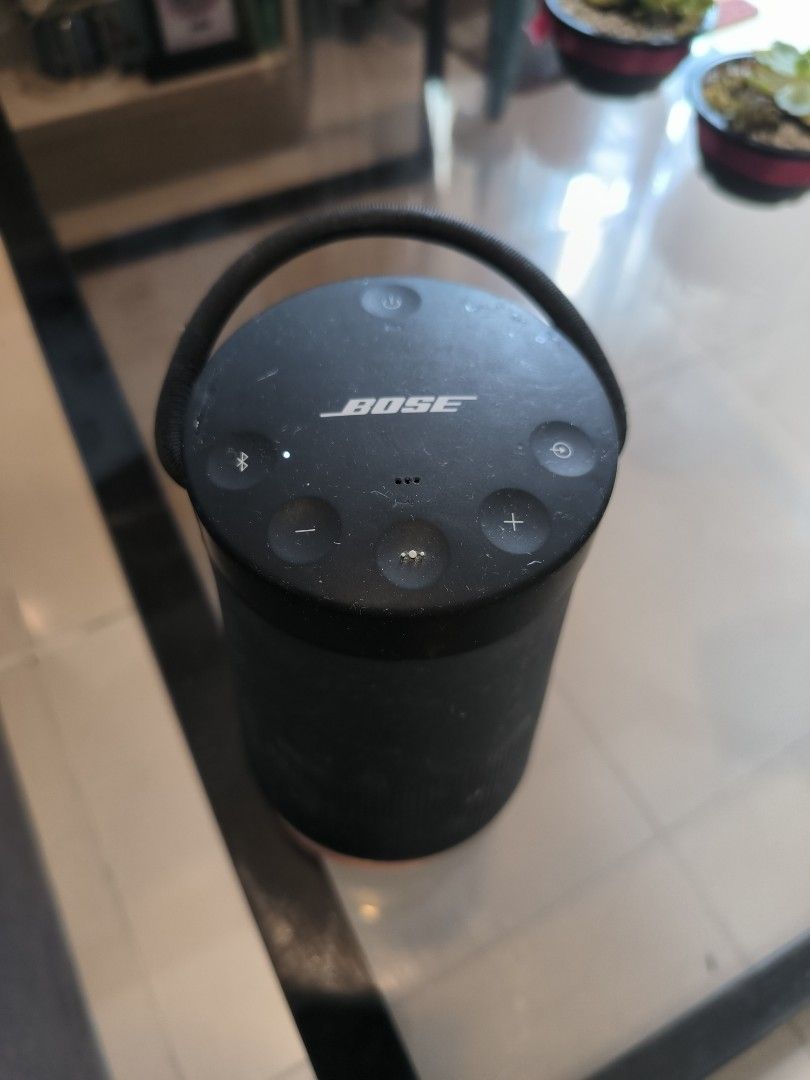 Bose Revolve+ Soundlink (Category: Portable Audio Accessories) located in Manila. Submitted by aqn.destash (Listing ID 1470614364, Image 3). Description: Bought for 20k+ Has flaws but it's still working on perfect condition Payment: Gcash, Maya Location: Near Gilmore QC.