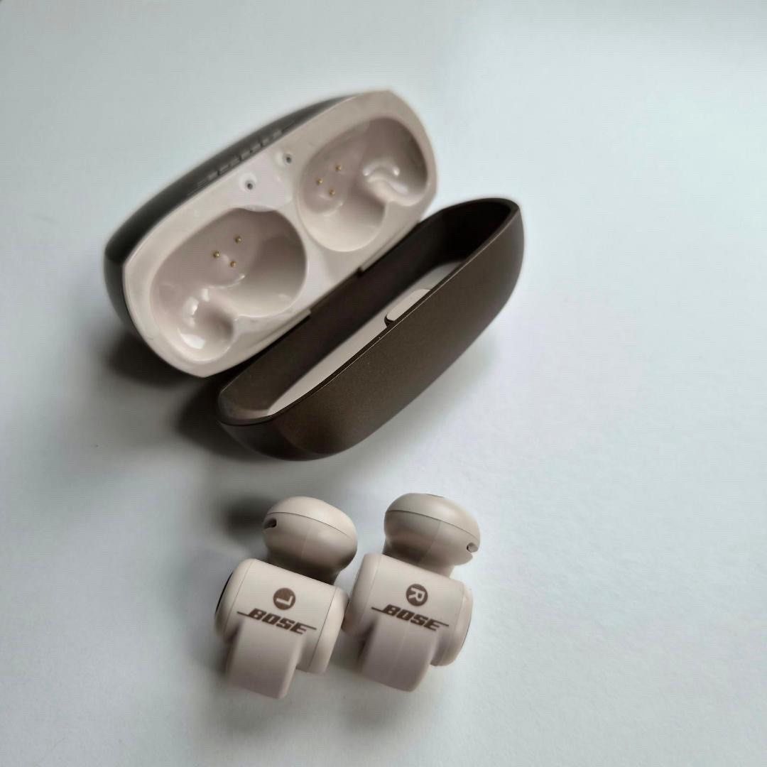 Bose Ultra Open Earbuds - Smoke White (Category: Earphones) located in Muntinlupa City. Submitted by aa0531_ (Listing ID 1470689578, Image 3). Description: - Model: Bose Ultra Open Earbuds - Color: Smoke White - Design: Open-ear style lets you enjoy great sound while staying aware of your surroundings - Inclusions: Charging case and original retail packaging.