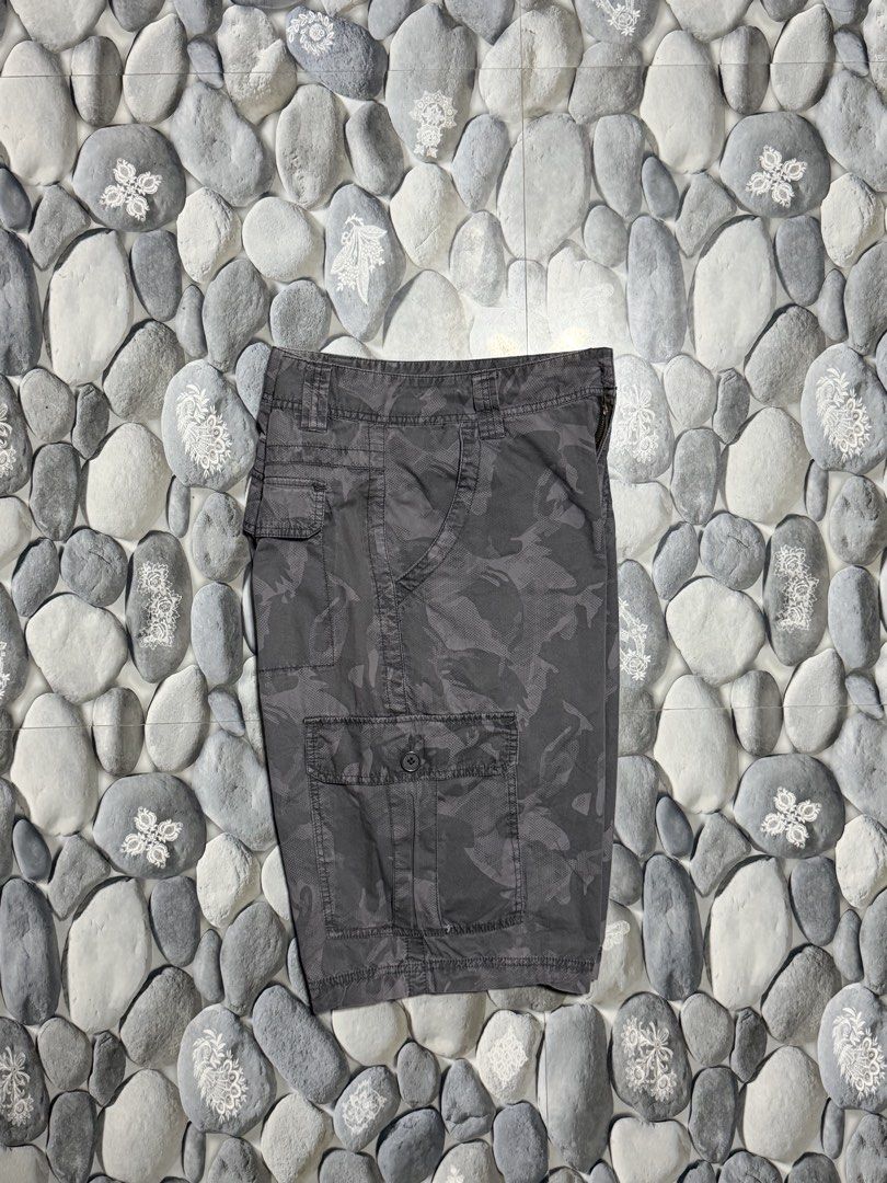 Bosini (Category: Shorts) located in Angeles City. Submitted by afterwear.thrift (Listing ID 1470634944, Image 3). Description: Bosini W-34” L-23” Leg Opening - 10.5”.