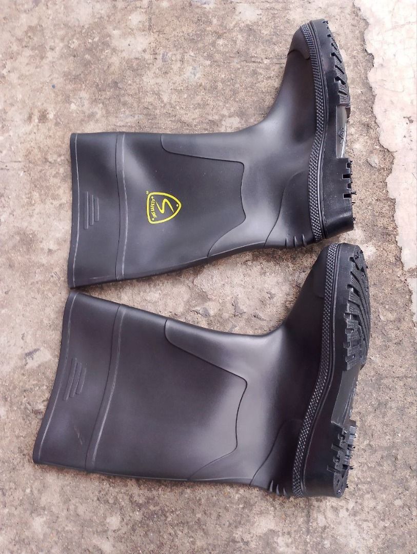 Bota SIZE: 9-10-11 (Category: Everything Else Others) located in Manila. Submitted by 09171479278_elsie. (Listing ID 1470583516, Image 2). Description: Bota SIZE: 9-10-11.