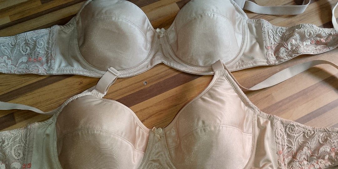 Bra plus size regular size (Category: Activewear) located in Taguig. Submitted by gandah10 (Listing ID 1470606711, Image 1). Description: Bra po size 46 44 42 40 38 36 34 32 cup ABC my wire o nonwire big o plus size skintone at black po message me now.