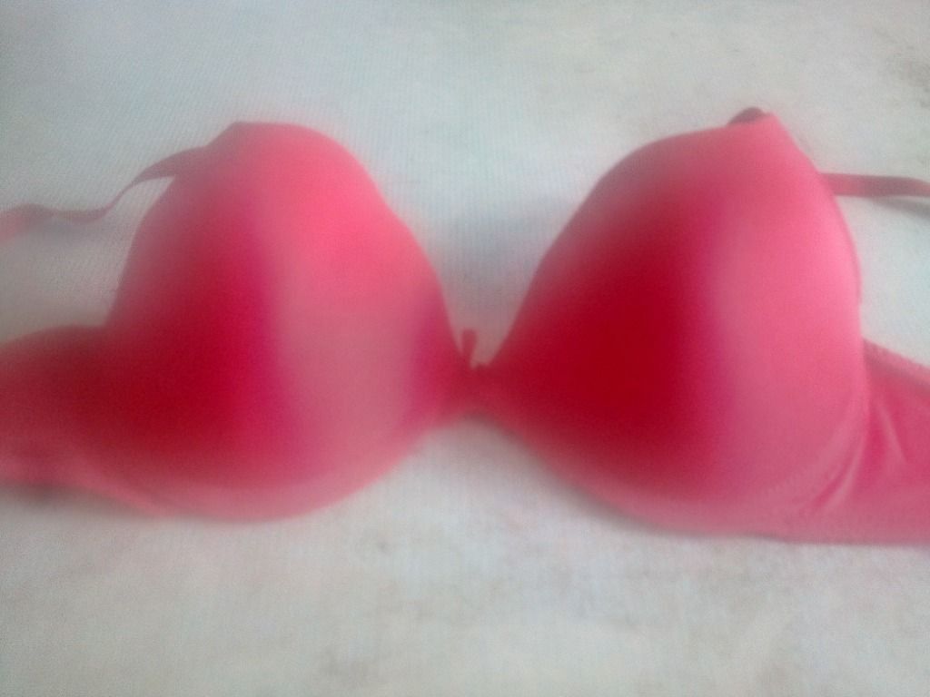 Bra US BNEW (34B) (Category: Undergarments & Loungewear) located in Los Banos. Submitted by mania-62906 (Listing ID 1470593361, Image 3). Description: Bnew. US 34B red. Glossy ( bought it a dept store selling US surplus tears ago) Excellent condition.