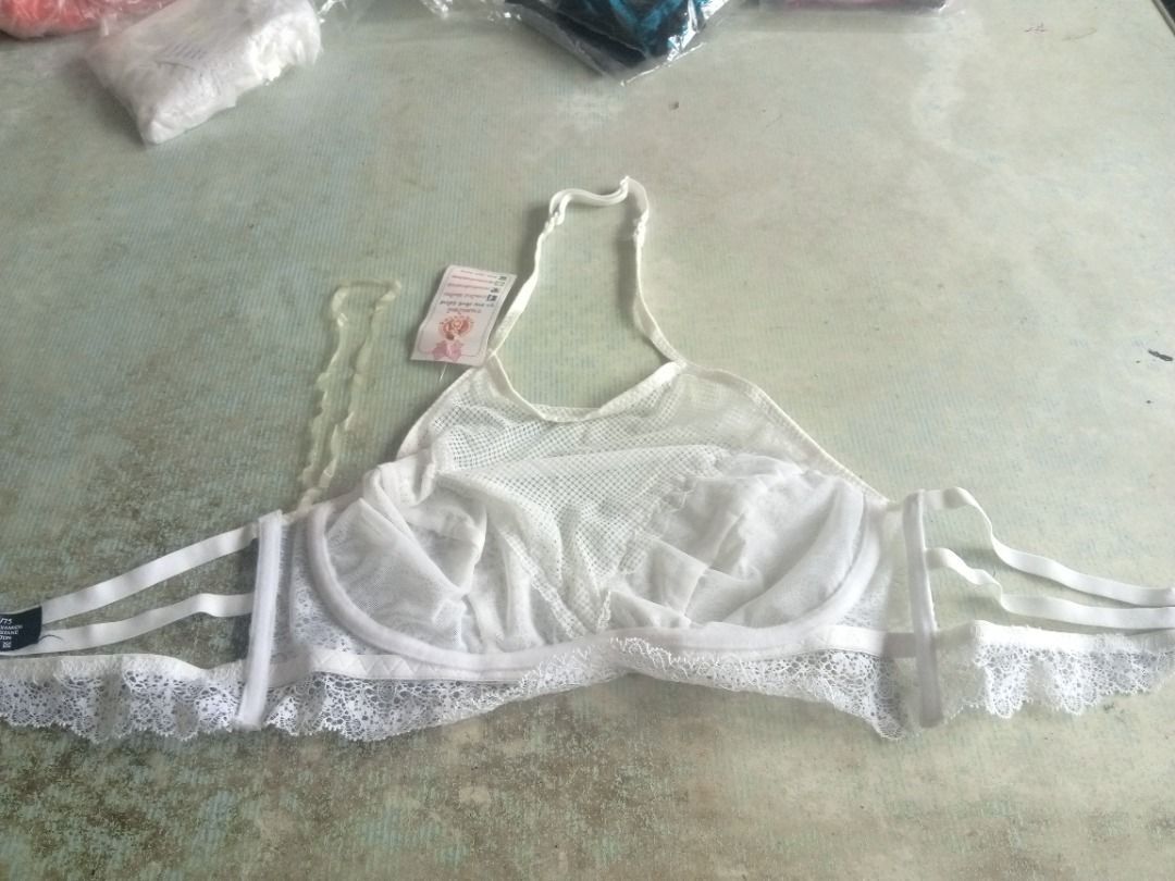 Bralette US BNEWTAG (Category: Undergarments & Loungewear) located in Los Banos. Submitted by mania-62906 (Listing ID 1470593654, Image 1). Description: BNEWTAG. Made in Thailand 34B.