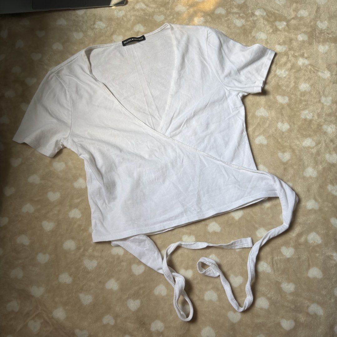 BRANDY MELVILLE (Category: Others Tops) located in Manila. Submitted by shefindshope (Listing ID 1470572059, Image 3). Description: can fit small if you want it tight .