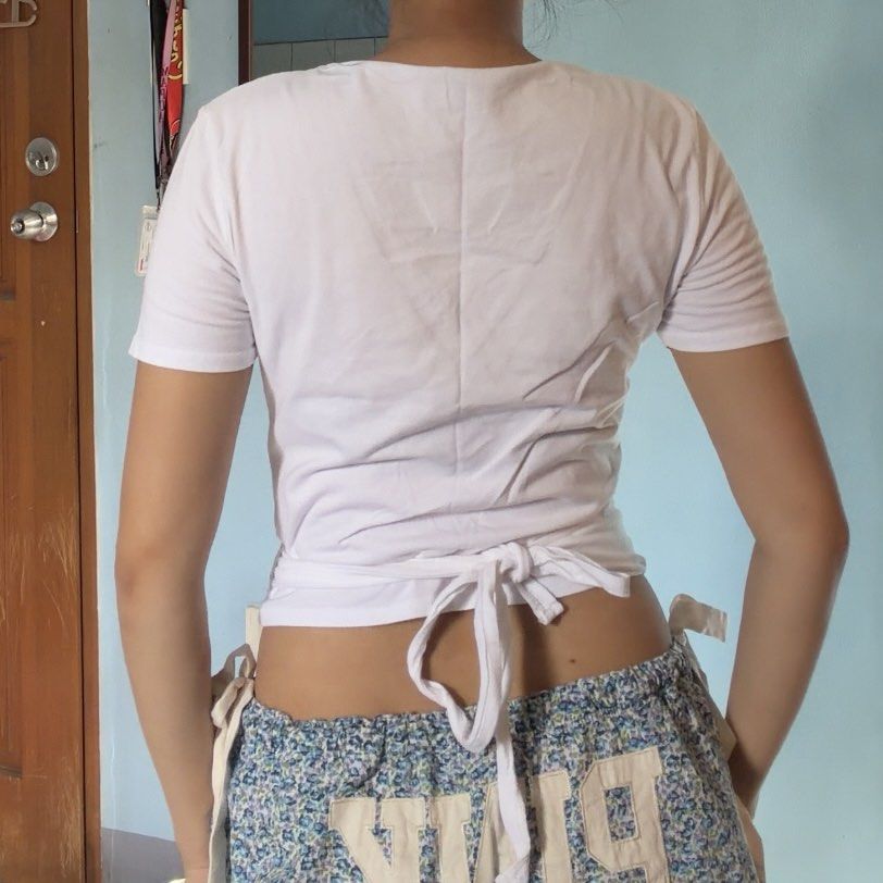 BRANDY MELVILLE (Category: Others Tops) located in Manila. Submitted by shefindshope (Listing ID 1470572059, Image 2). Description: can fit small if you want it tight .