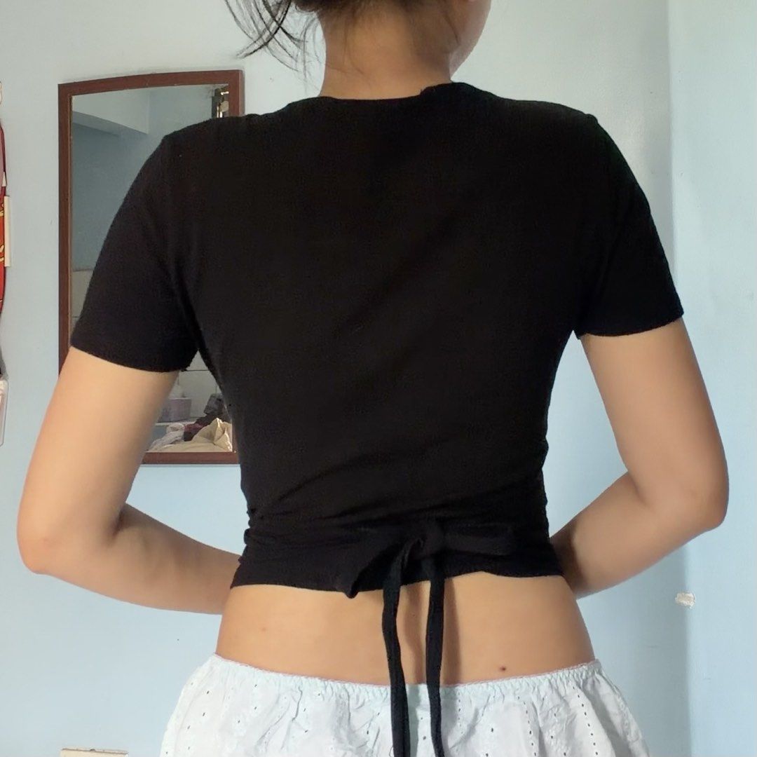 BRANDY MELVILLE (Category: Others Tops) located in Manila. Submitted by shefindshope (Listing ID 1470572653, Image 2). Description: Can fit to small of you want it a bit tight .