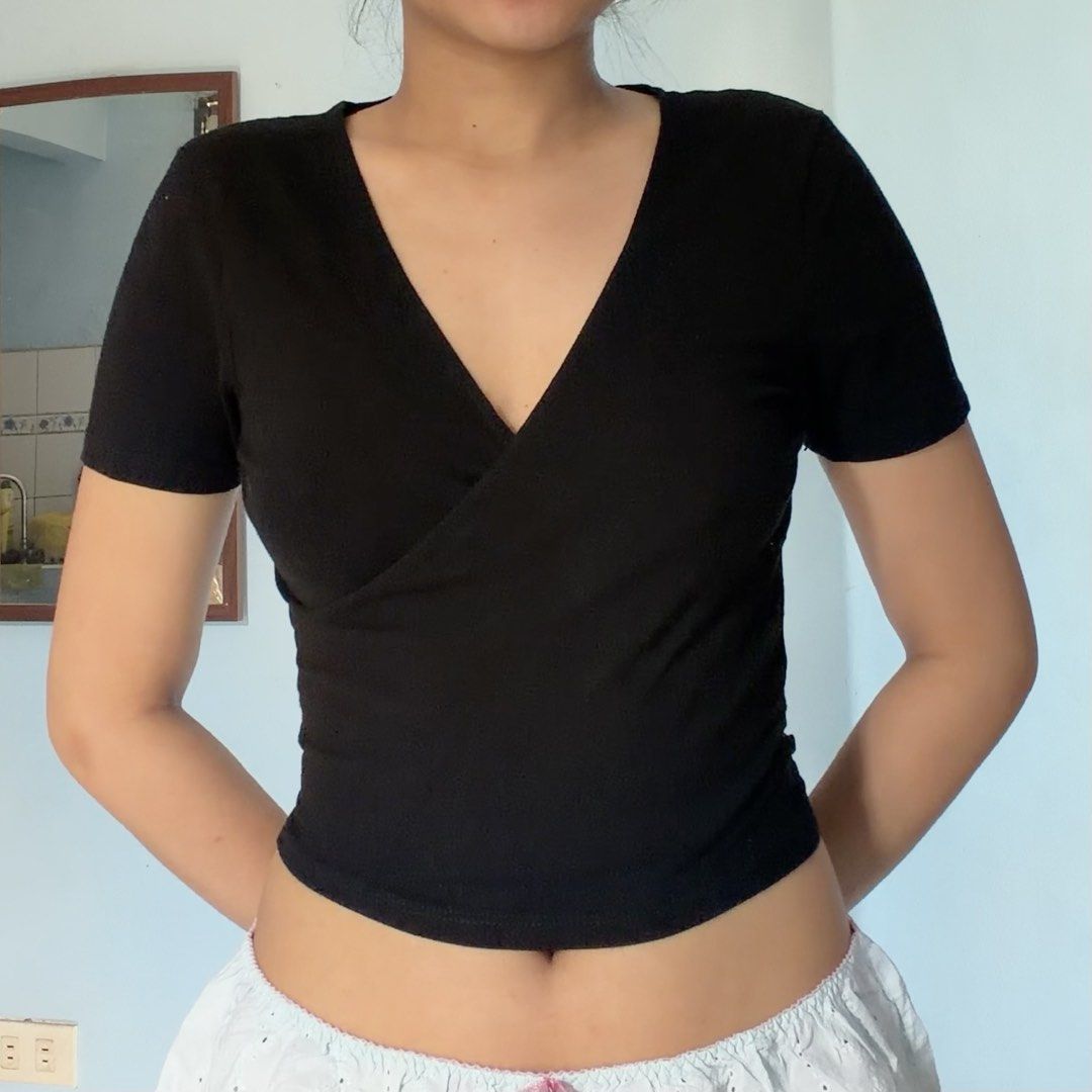 BRANDY MELVILLE (Category: Others Tops) located in Manila. Submitted by shefindshope (Listing ID 1470572653, Image 1). Description: Can fit to small of you want it a bit tight .