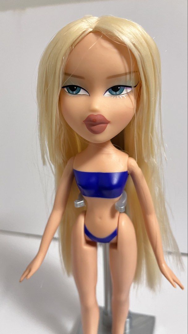 Bratz Scorchin Cloe (nude only) (Category: Kids Toys) located in Zamboanga. Submitted by odd.prettyprincess (Listing ID 1470596678, Image 2). Description: - OOTB conditon - glue on hair is intact (never wash) - has a minor lip chip.