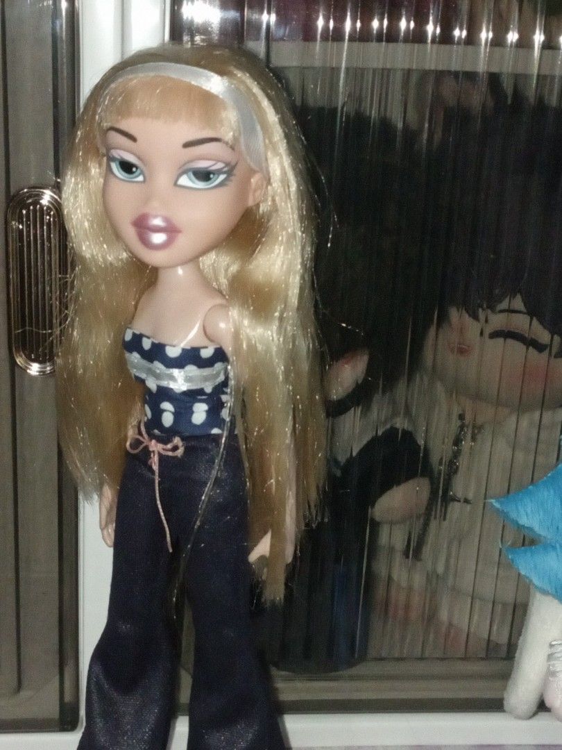 Bratz Xpress it Cloe (Category: Kids Toys) located in Dasmarinas. Submitted by jc_p4l3rm0 (Listing ID 1470592392, Image 1). Description: For Sale! Xpress It Dolls Cloe - rebody (has clothes but no shoes) (The shoes belongs to Meygan) MOP - Maribank Located in Dasmariñas, Cavite.