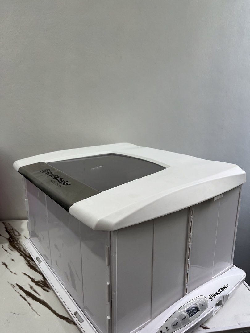 Brod & Taylor Bread Proofer and Slow Cooker (Category: Cookers) located in Bacacay. Submitted by aiksgoods (Listing ID 1470595564, Image 2). Description: .