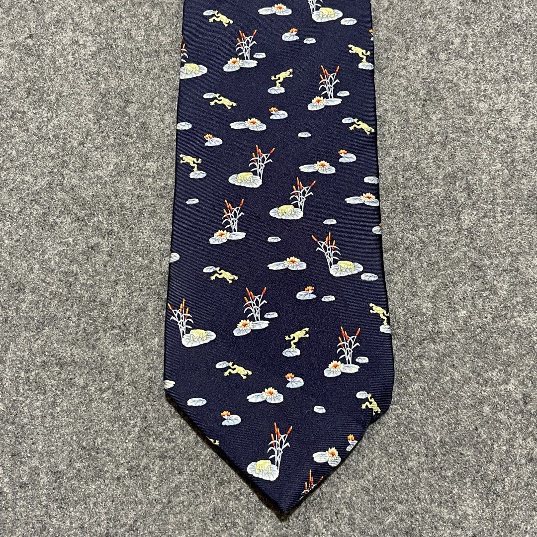 Brooks Brothers - Classic Neck Tie (Standard size) (Category: Ties) located in Pasig City. Submitted by _rosasass_ (Listing ID 1470585596, Image 3). Description: Authntic good as new Standard size.