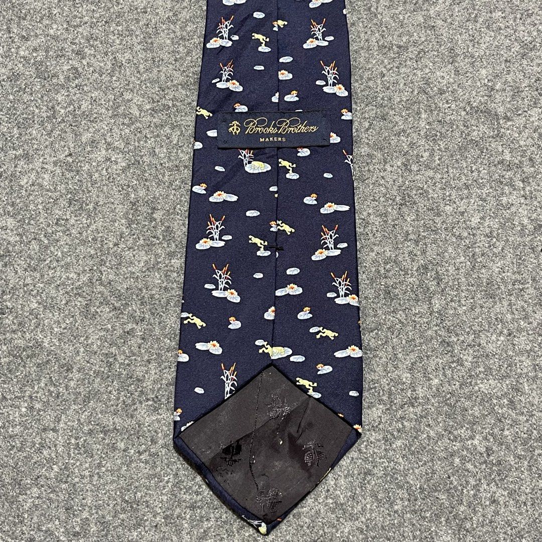 Brooks Brothers - Classic Neck Tie (Standard size) (Category: Ties) located in Pasig City. Submitted by _rosasass_ (Listing ID 1470585596, Image 2). Description: Authntic good as new Standard size.