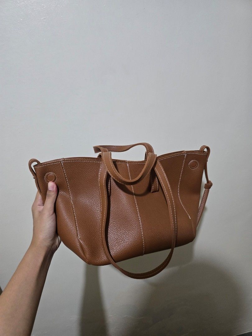 Brown Bag (Category: Shoulder Bags) located in Abucay. Submitted by solaranestbymm (Listing ID 1470606616, Image 1). Description: ITEMS ARE PRELOVED no when worn no rush shipping & requesting of courier shipping fee to be shoulders by buyer rfs: decluttering meetup- tarlac city delivery - j&t.