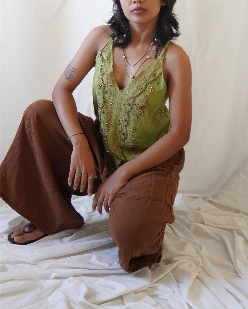 Brown Culottes (Category: Other Bottoms) located in San Felipe. Submitted by thewaltzingdead (Listing ID 1470690717, Image 1). Description: - Rich brown wide-leg culottes with elastic waistband and deep side pockets - Material: Lightweight crinkled cotton gauze texture - Easy to mix and match with other wardrobe pieces.