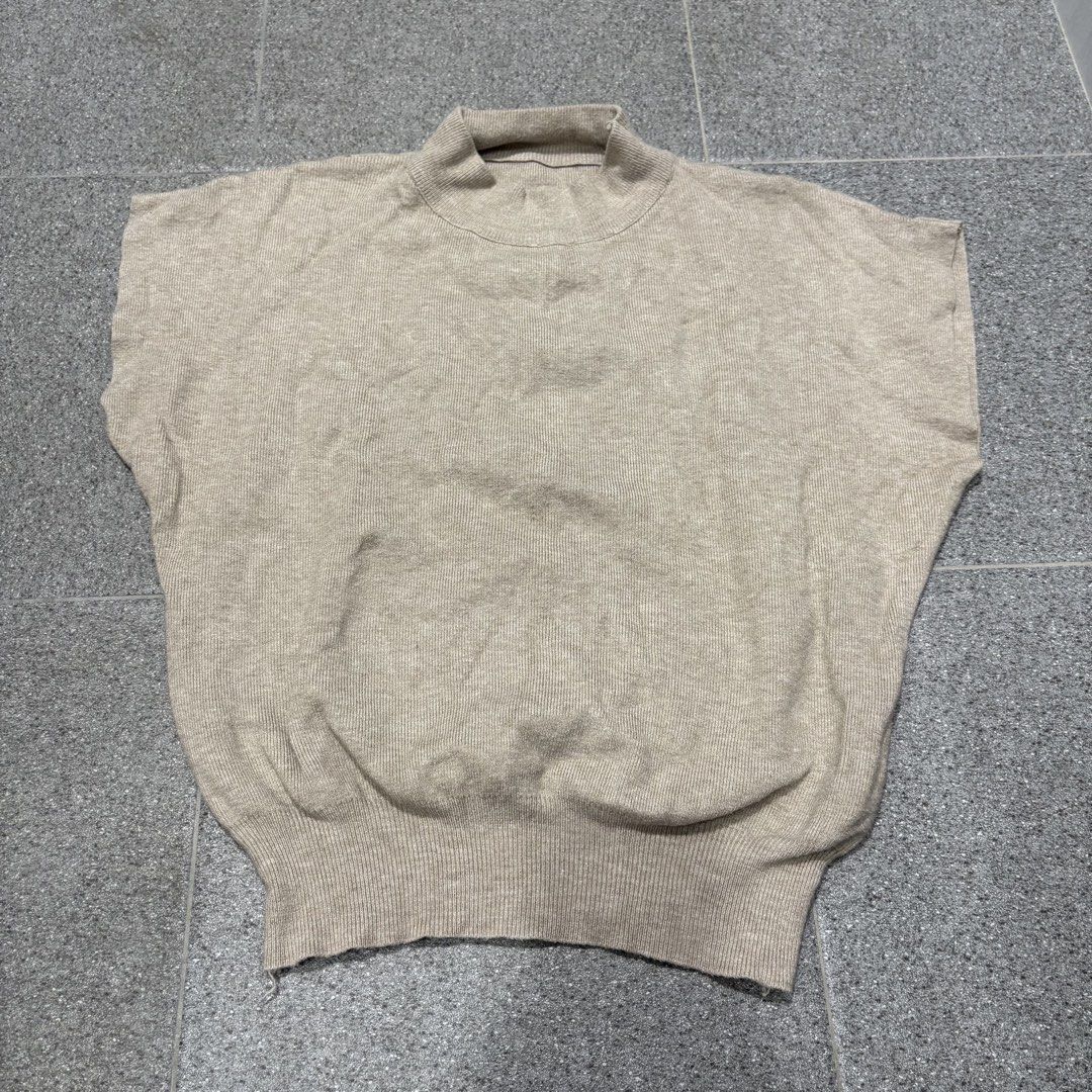 Brown Knitted Turtle Neck Top (Category: Blouses) located in San Fernando. Submitted by louluntian (Listing ID 1470653897, Image 1). Description: 𝐂𝐨𝐧𝐝𝐢𝐭𝐢𝐨𝐧: Needs washing | No issues 𝐋𝐨𝐜𝐚𝐭𝐢𝐨𝐧: Pampanga 𝐌𝐎𝐏: GCASH Only 𝐂𝐨𝐮𝐫𝐢𝐞𝐫: Lalamove | J&T Express (Shipping fee c/o buyer) .