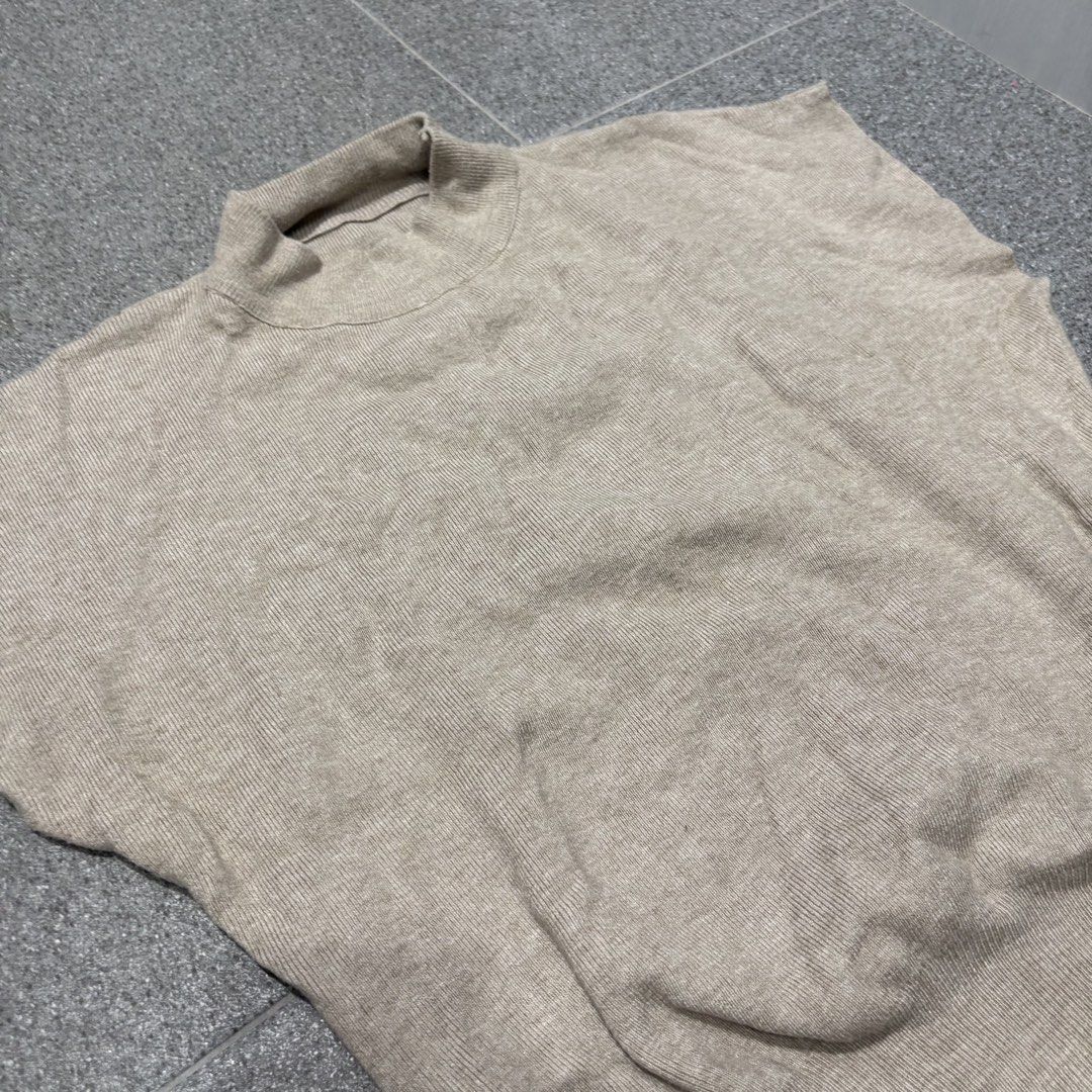 Brown Knitted Turtle Neck Top (Category: Blouses) located in San Fernando. Submitted by louluntian (Listing ID 1470653897, Image 2). Description: 𝐂𝐨𝐧𝐝𝐢𝐭𝐢𝐨𝐧: Needs washing | No issues 𝐋𝐨𝐜𝐚𝐭𝐢𝐨𝐧: Pampanga 𝐌𝐎𝐏: GCASH Only 𝐂𝐨𝐮𝐫𝐢𝐞𝐫: Lalamove | J&T Express (Shipping fee c/o buyer) .