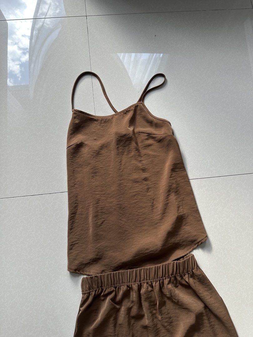 Brown set (Category: Sets or Coordinates) located in Quezon City. Submitted by byzeya (Listing ID 1470653240, Image 2). Description: Orig price is 300+✨ Gently used and well cared for. ✨ Please manage expectations as this is a pre-loved item. 📌 Please note: • Actual color may vary slightly due to lighting. • Please check measurements before purchasing. • No return/refund once sold. 📩 DM to claim. First to pay gets the item.