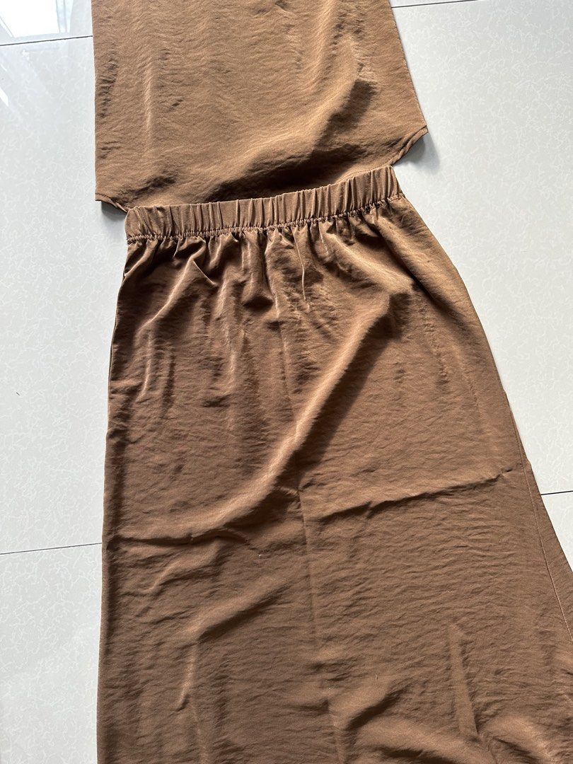 Brown set (Category: Sets or Coordinates) located in Quezon City. Submitted by byzeya (Listing ID 1470653240, Image 3). Description: Orig price is 300+✨ Gently used and well cared for. ✨ Please manage expectations as this is a pre-loved item. 📌 Please note: • Actual color may vary slightly due to lighting. • Please check measurements before purchasing. • No return/refund once sold. 📩 DM to claim. First to pay gets the item.