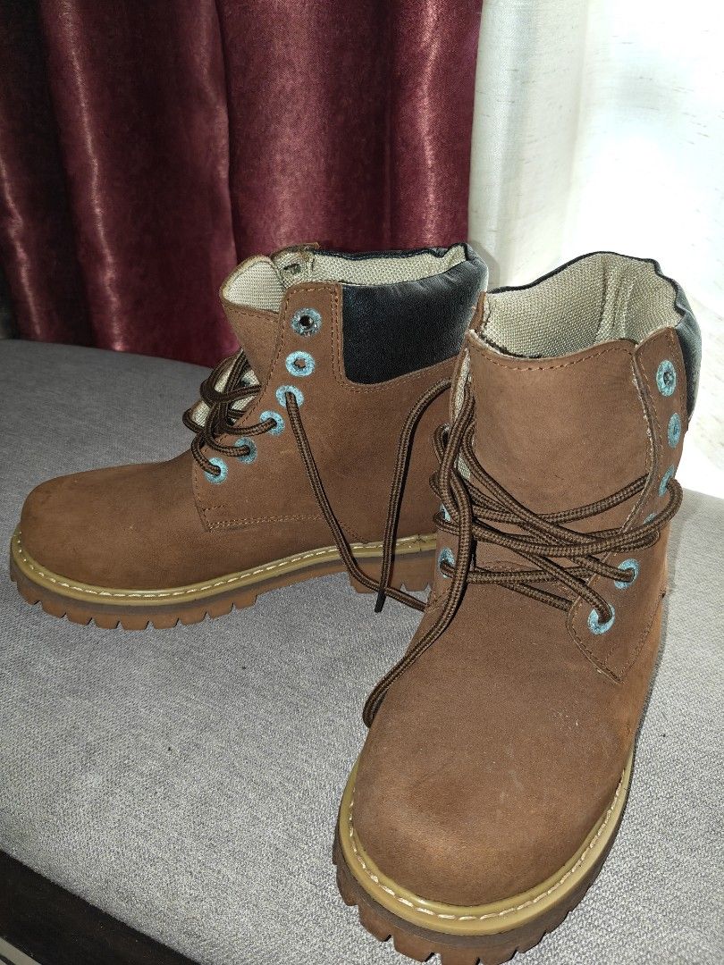 Brown suede ankle boots with teal eyelets (Category: Boots) located in Manila. Submitted by esultan (Listing ID 1470735337, Image 1). Description: - Material: Premium brown suede with durable chunky rubber soles - Design details: Contrast black ankle collar and eye-catching bright teal lace eyelets - Laces: Includes dark brown laces - Traction: Rugged tread underneath for superior grip and slip resistance - Condition: Great for winter weather and