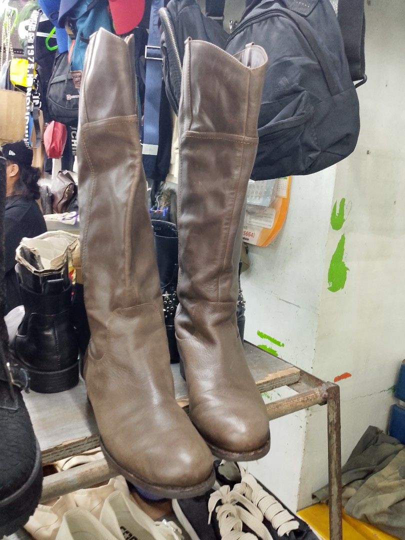 Brown Tall Leather Boots (read bio💙) look image for the size dets (Category: Boots) located in Caloocan City. Submitted by mayn_della (Listing ID 1470668091, Image 1). Description: - Style: Classic equestrian knee-high boots - Color: Versatile brown neutral - Heel: Comfortable low heel - Design: Structured side panels with clean stitching - Fit: Easy slip-on style - Pairing: Great with skirts or skinny jeans.