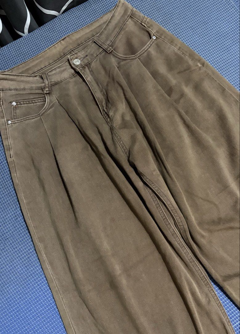 Brown Wide Leg Pleated Denim Pants (Category: Jeans) located in Iloilo. Submitted by astaaa777 (Listing ID 1470622491, Image 3). Description: 28-30 waist 40 length 10.5 lo - Color: Deep brown earthy tone - Style: Wide-leg denim pants with front pleats - Fit: Relaxed fit through the legs - Details: Button closure, four-pocket styling with metal rivets - Condition: Clean, no major flaws - Pairing: Easy to match with casual tees and hoodies.