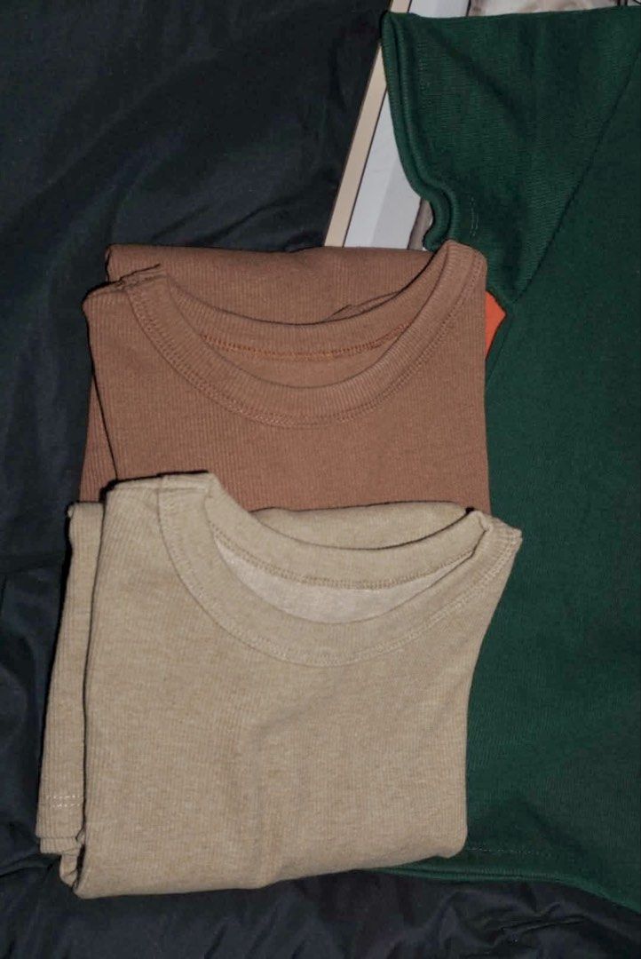 |BUNDLE| Basic Crewneck Cotton Knitted Top (Category: Shirts) located in Indang. Submitted by itsginnpom (Listing ID 1470655229, Image 2). Description: FOR TAKE ALL ONLY! Classic crew neck and short sleeves Size: Freesize (up to 36 bust) Colors: • Emerald green (thick fabric; not too stretchy) • Chestnut Brown (thick fabric; not too stretchy) • Acid Khaki (stretchy) • White (thick fabric; not too stretchy) • Royal blue (stretchy).