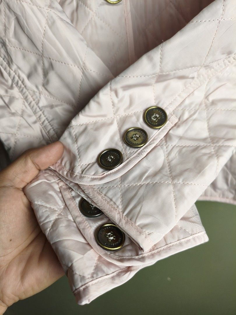 Burberry (Category: Coats, Jackets and Outerwear) located in Baguio. Submitted by baduo (Listing ID 1470676233, Image 3). Description: Burberry 🔸𝐒𝐢𝐳𝐞: XS 🔸𝐈𝐬𝐬𝐮𝐞: ❌ 🔸𝐂𝐨𝐧𝐝𝐢𝐭𝐢𝐨𝐧: Excellent Condition 🔸𝐃𝐢𝐦𝐞𝐬: 18 x 22 --- ₱950 +sf 📍Baguio City 🚛JNT shipping nationwide.