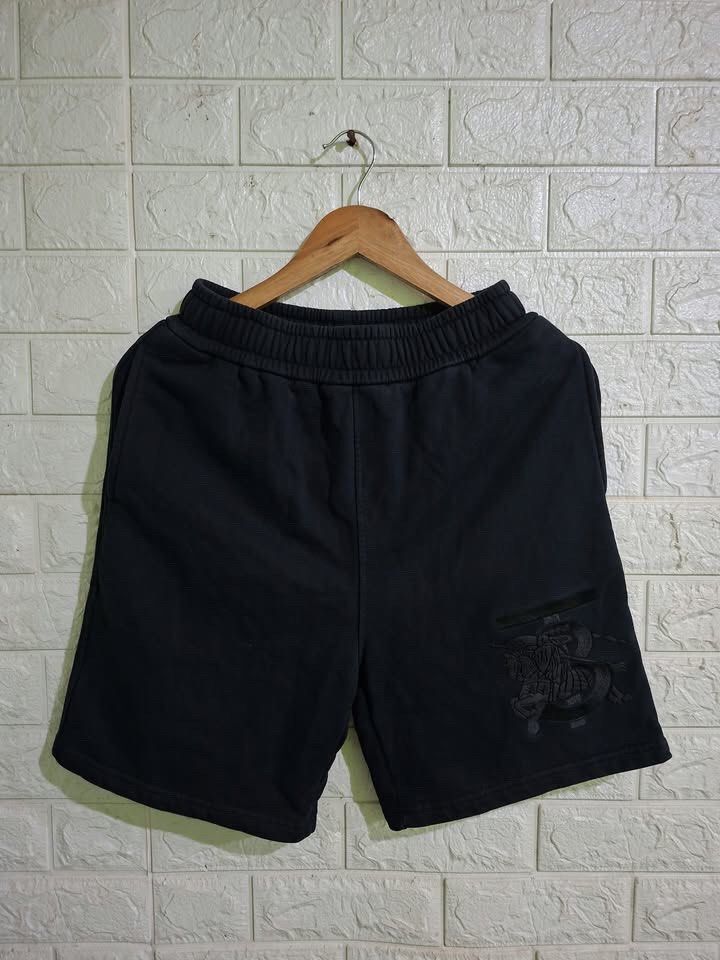 BURBERRY BIG LOGO WALK SHORT (Category: Shorts) located in Bulacan. Submitted by bleue.finds (Listing ID 1470661278, Image 1). Description: BURBERRY BIG LOGO WALK SHORT 26-34 - waist 18.5 - length 11 - hem as new no issue good condition cotton short.