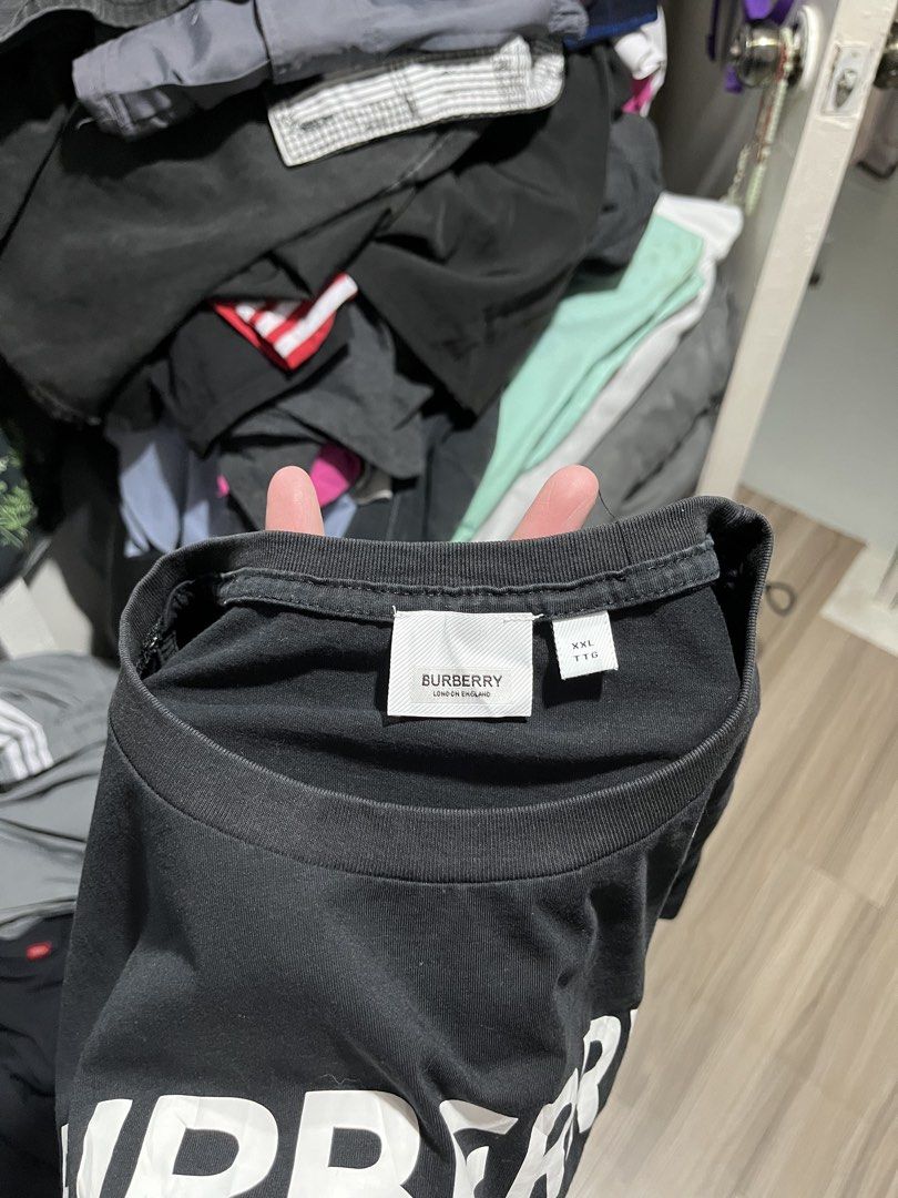 Burberry black tshirt (Category: Tshirts & Polo Shirts ) located in Lipa City. Submitted by hoywilliam (Listing ID 1470717161, Image 3). Description: Burberry black tshirt(Medium to large) off only/fake Width-21.5 Length-26.7 9/10 color condition For only 450 free shipped Location-Lipa City Batangas📍 .