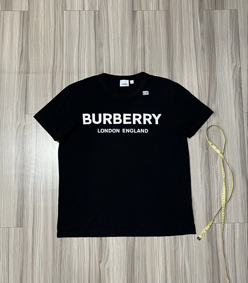 Burberry black tshirt (Category: Tshirts & Polo Shirts ) located in Lipa City. Submitted by hoywilliam (Listing ID 1470717161, Image 1). Description: Burberry black tshirt(Medium to large) off only/fake Width-21.5 Length-26.7 9/10 color condition For only 450 free shipped Location-Lipa City Batangas📍 .