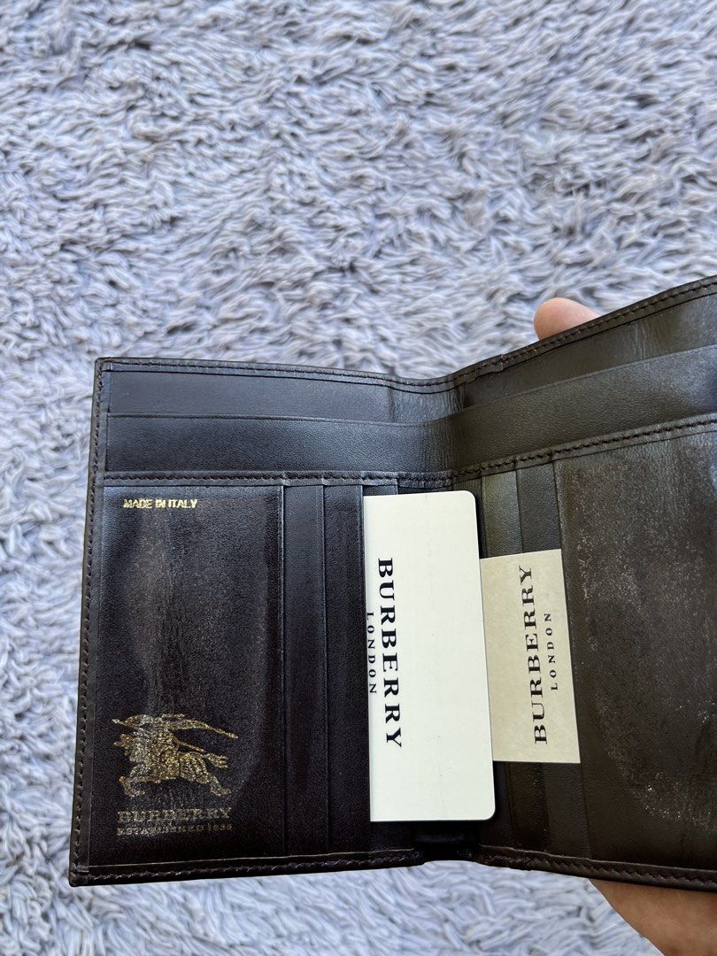 BURBERRY HAYMARKET WALLET (Category: Luxury Bags & Wallets) located in Dipolog. Submitted by janja2002 (Listing ID 1470700270, Image 3). Description: BRANDNEW DEADSTOCK.