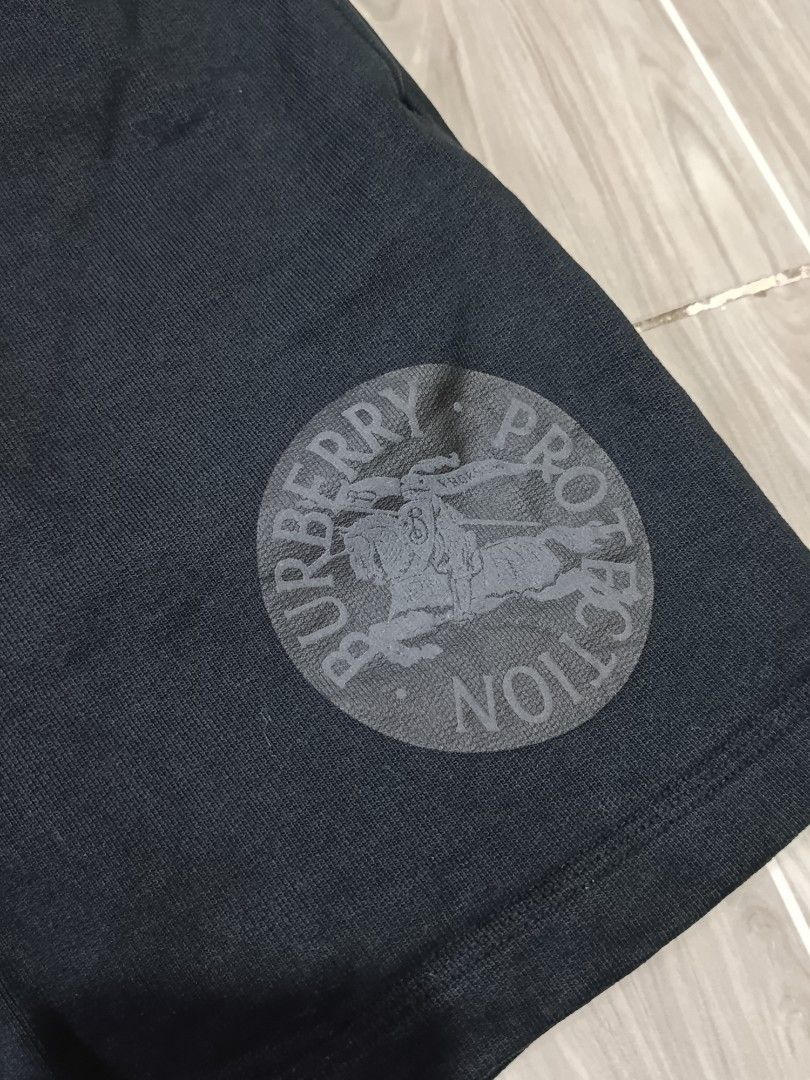 BURBERRY HEAVY COTTON SHORT (freeshipping) (Category: Shorts) located in Quezon City. Submitted by gyl-stop (Listing ID 1470681977, Image 3). Description: free shipping 30-34 x 18.5 very good condi cr: 9.2/10 issue: may hiwa na maliit sa garter.