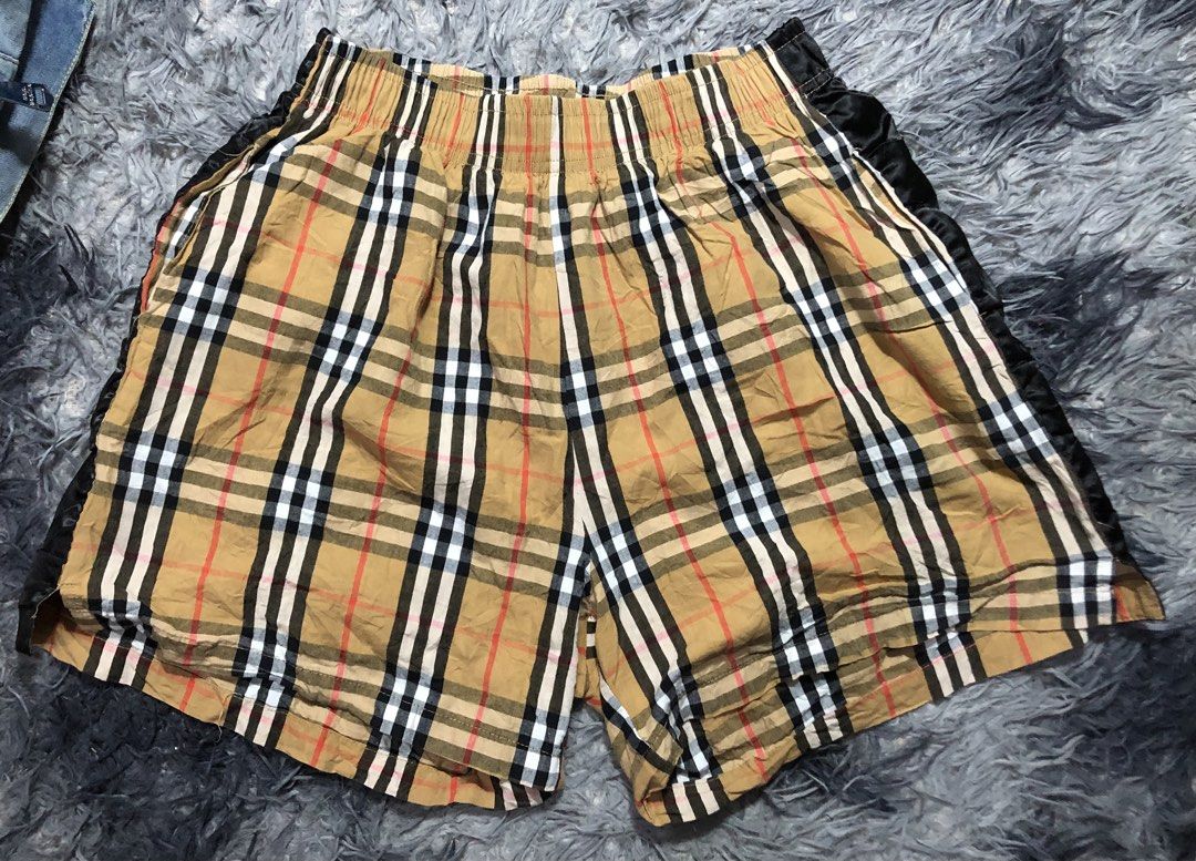 Burberry plaid short (Category: Luxury Apparel) located in Daraga. Submitted by koko1630 (Listing ID 1470653478, Image 1). Description: Burberry plaid short Size 28-31 L15 Good as new .