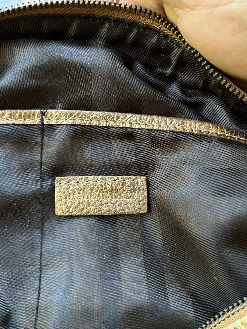 BURBERRY SHIMMER HOUSE BAG (Category: Shoulder Bags) located in Dipolog. Submitted by janja2002 (Listing ID 1470699761, Image 3). Description: EXCELLENT CONDITION.