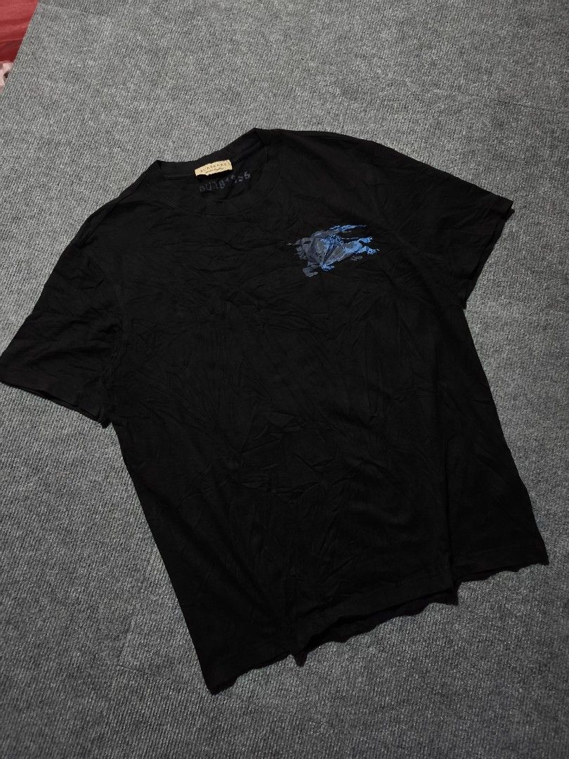 Burberry t-shirt🔥 (Category: Tshirts & Polo Shirts ) located in Ferrol. Submitted by denverthethrifter (Listing ID 1470639293, Image 1). Description: Burberry t-shirt🔥 Excellent condition📌 No issue📌 Size large📌.