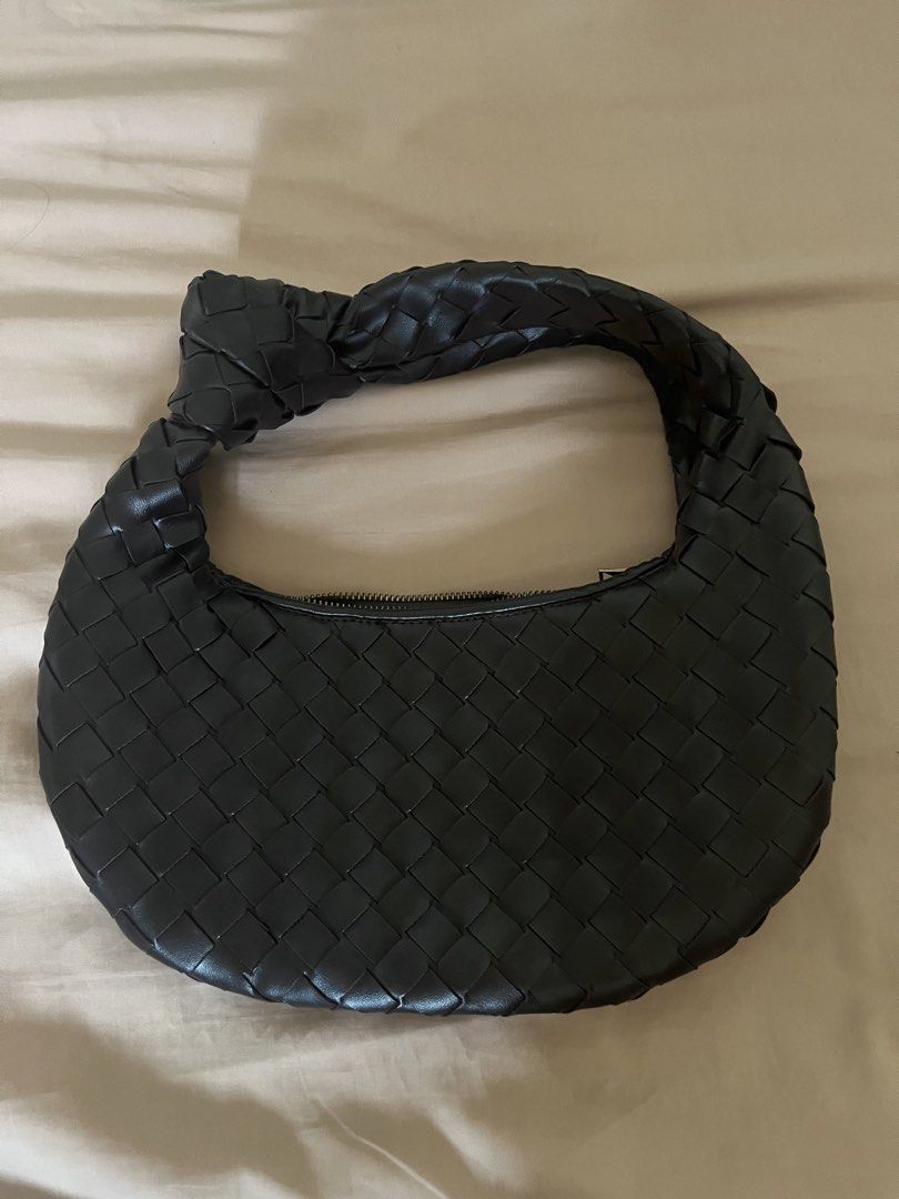 Burgundy Woven Bag (Category: Shoulder Bags) located in Mandaue City. Submitted by zinniaxclaire (Listing ID 1470667880, Image 2). Description: - PU leather - Secure top zip closure with sleek metal hardware - Trendy integrated knotted handle detail on the strap - Supple texture with the signature woven pattern - Clean interior lining - Ideal statement piece for your next night out.