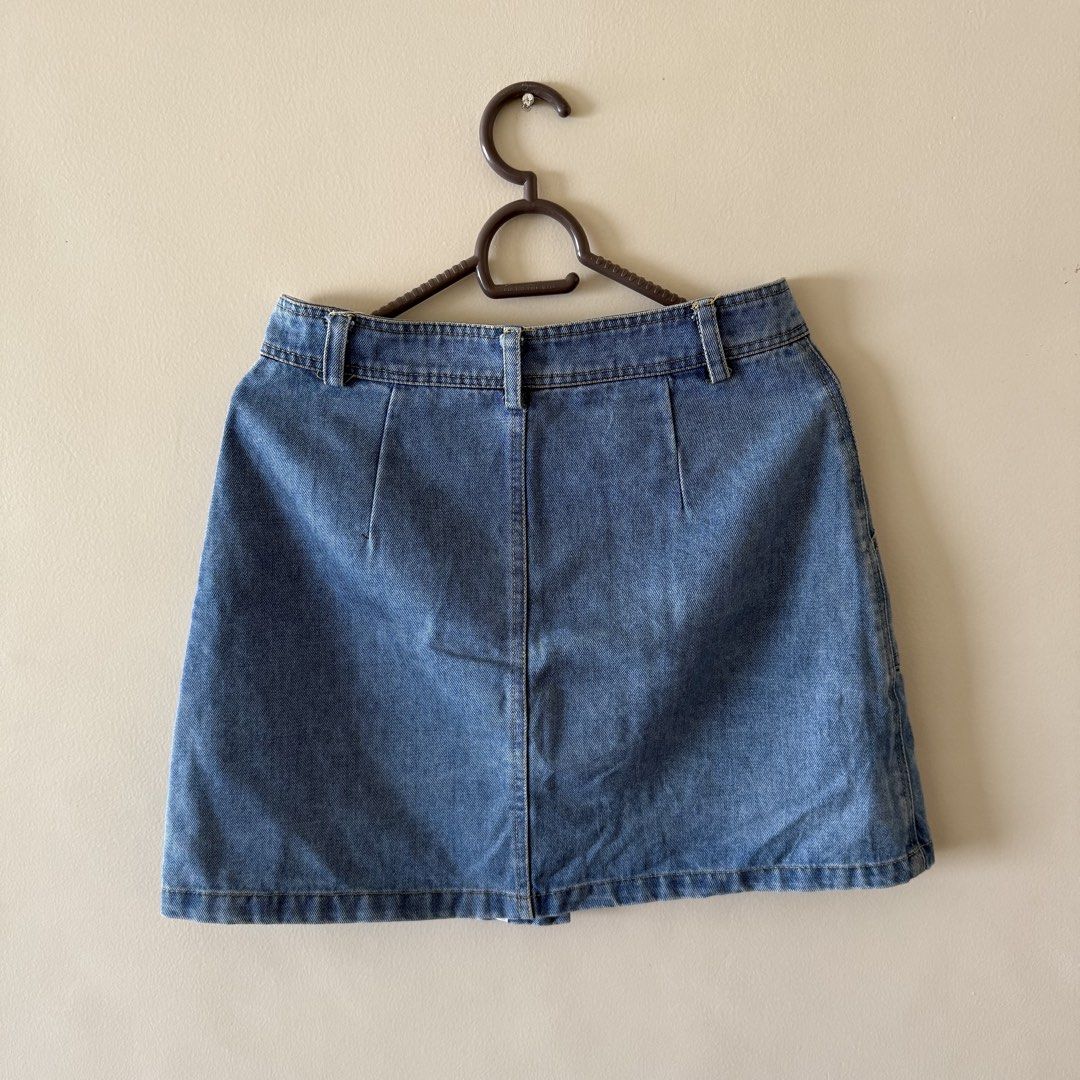 Button Down Denim Skirt (Category: Skirts) located in Quezon City. Submitted by declutteringoodfinds (Listing ID 1470630079, Image 2). Description: Color: Denim blue Waistline 27 Length 16 All buttons working With side pockets RFS: Decluttering impulsive buys.