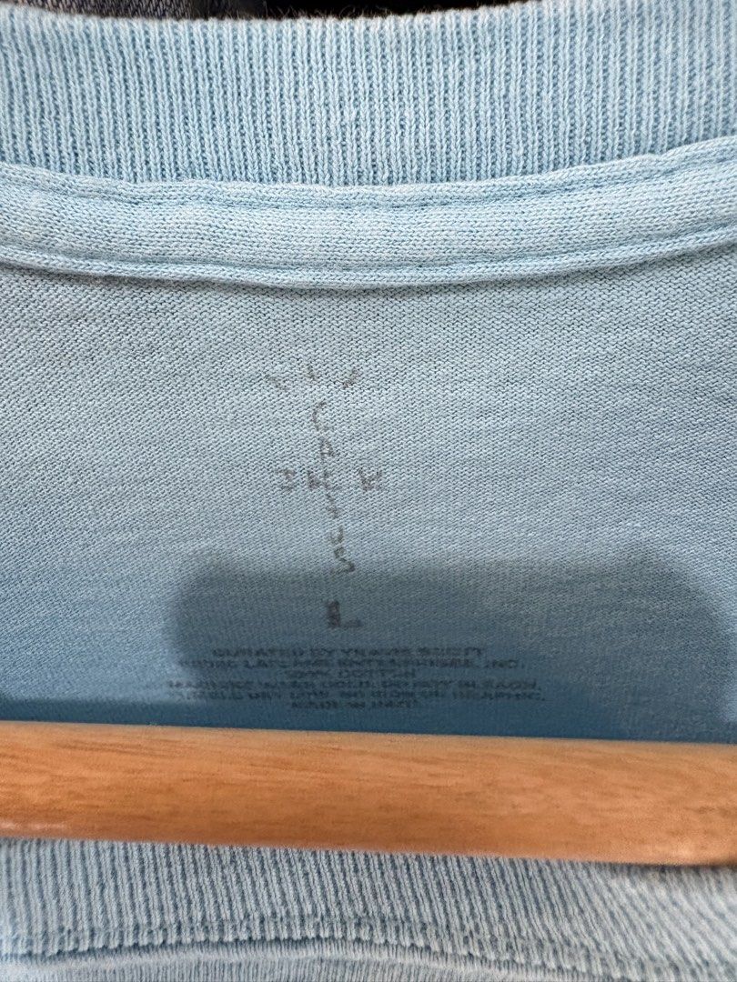 Cactus Jack Class of 2020 (Category: Tshirts & Polo Shirts ) located in Echague. Submitted by jake_rc (Listing ID 1470629277, Image 3). Description: Cactus Jack Class of 2020 Size Large Good condition (not excellent) Dimes 21 x 28 Issue: ligth red color bleeding / small bleach stain (see photos) / unnoticeable hairlines sa color black print Price 450 plus SF.