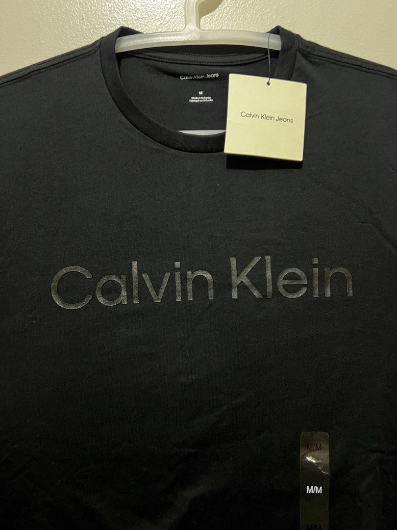 CALVIN KLEIN (Category: Tshirts & Polo Shirts ) located in Pasay City. Submitted by pt6nation (Listing ID 1470716573, Image 3). Description: 🔥 CALVIN KLEIN 🔥 ✨ LEGIT & AUTHENTIC ✨ Super fresh from Vancouver, Canada! 🇨🇦 👕 Size: Medium (M) — Men 💰 YOURS FOR ONLY ₱1,850 lang. 🥰 Perfek na perfek pang Christmas gift! 😍 🚚 DELIVERY AVAILABLE; ✅ Lalamove — within Metro Manila ✅ J&T Express — outside Metro Manila #CalvinKlein #MensShirt #Authenti