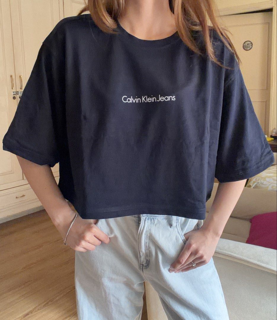 Calvin Klein Hanging Top (Category: Shirts) located in San Pedro. Submitted by nikkiabc.777 (Listing ID 1470742092, Image 2). Description: Calvin Klein Jean Hanging Top color: black sizes available: 1 small, 1 medium - thick fabric.